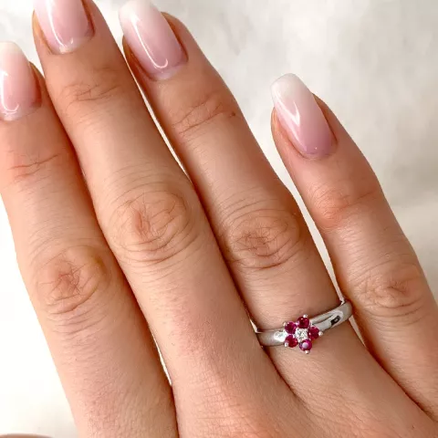 bloem robijn diamant ring in 9 karaat witgoud 0,04 ct 0,31 ct