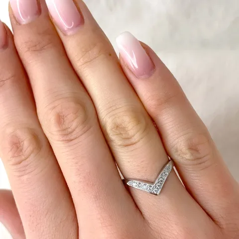 V diamant ring in 9 karaat witgoud 0,11 ct