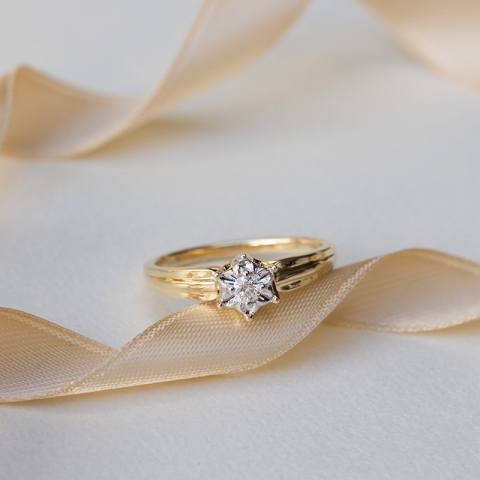 bloem diamant ring in 9 karaat goud-en witgoud 0,08 ct