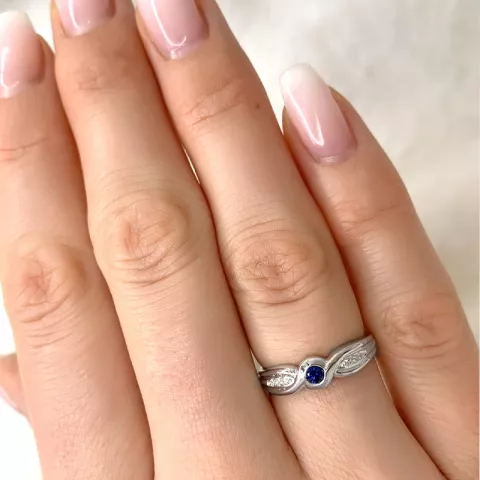 saffier diamant ring in 9 karaat witgoud 0,01 ct 0,11 ct