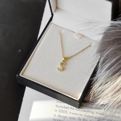 Letter s diamant hanger in 9 caraat goud 0,05 ct