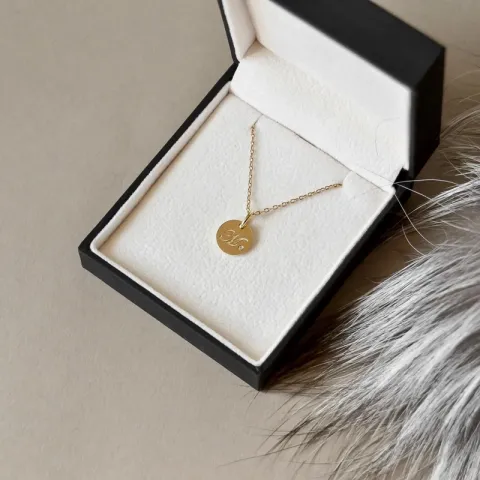 letter m diamant hanger in 9 caraat goud 0,01 ct