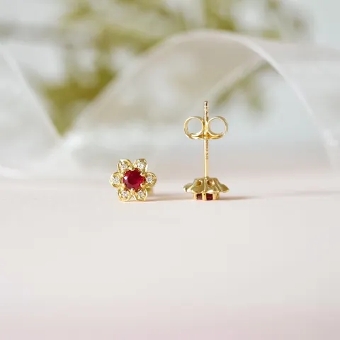 Bloem robijn diamant oorbellen in 9 karaat goud met diamanten en robijnen