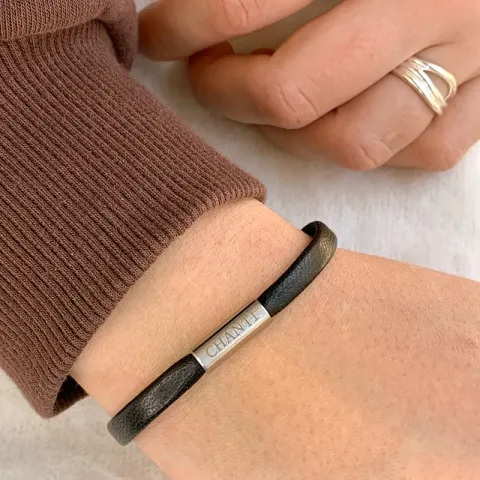 Plat zwart leren armband in staal x 6 mm