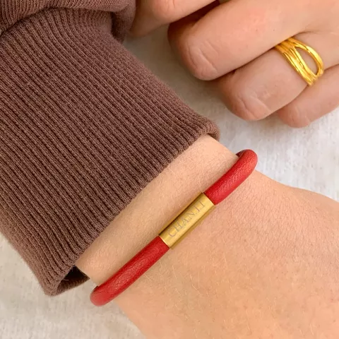 Plat rode magnetische armband in leer met verguld staal slot  x 6 mm