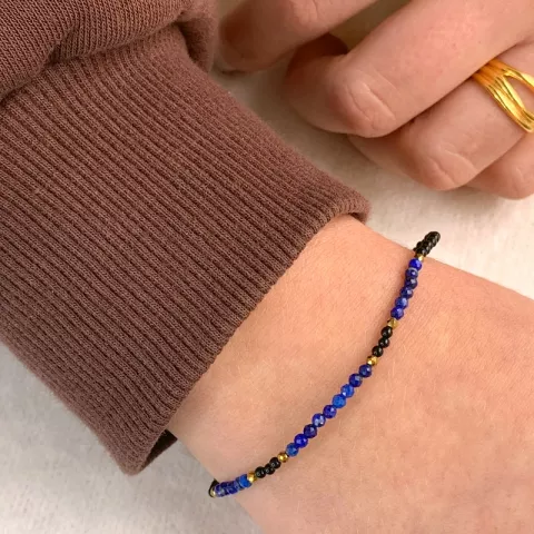 zwart armband met onyx en lapis lazuli en 6 hematite.