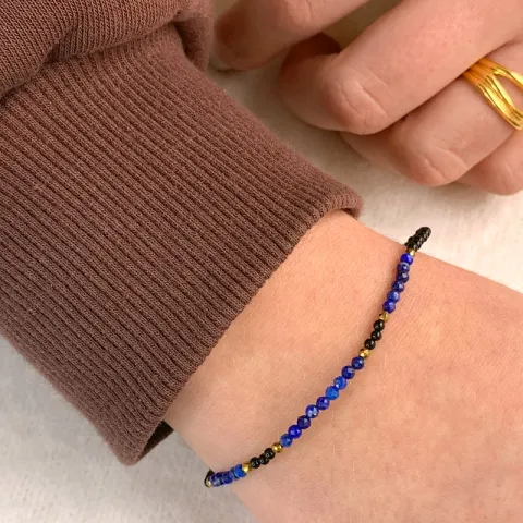 zwart armband met onyx en lapis lazuli en 6 hematite.