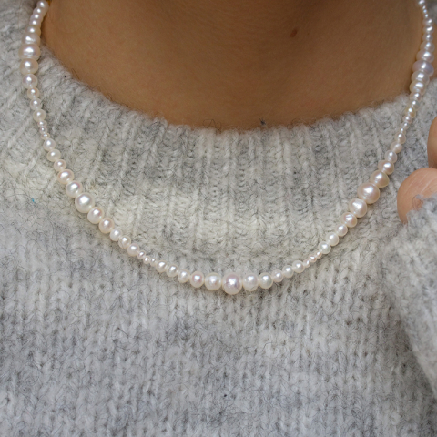 Verschillende maten ketting met zoetwaterparel