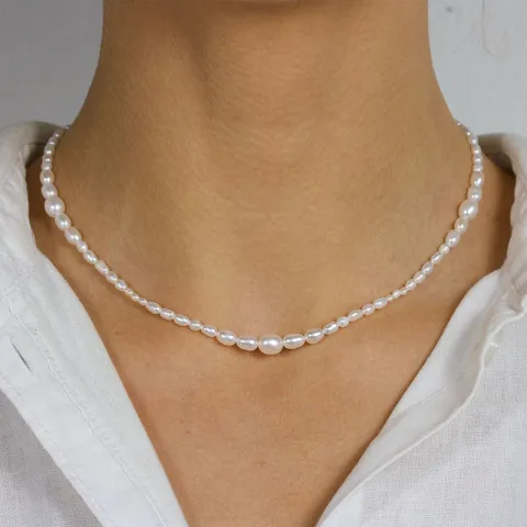 Verschillende maten ketting met zoetwaterparel