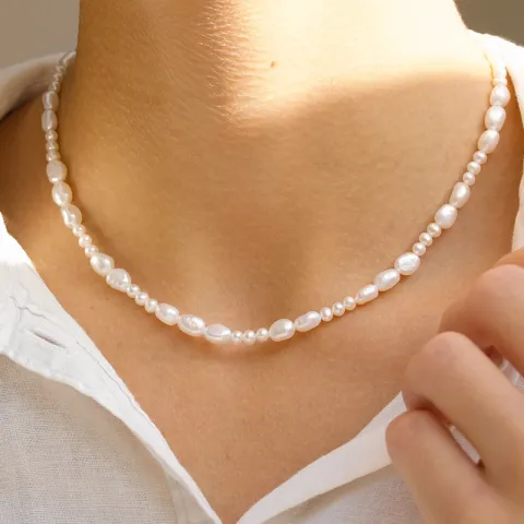 Verschillende maten ketting met zoetwaterparel