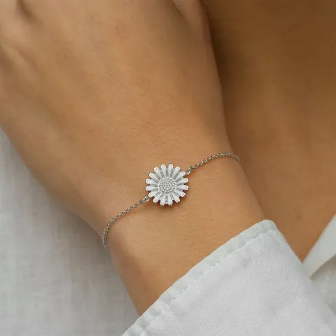 15 mm ankerarmband in gerodineerd zilver met margriet hanger in gerodineerd zilver