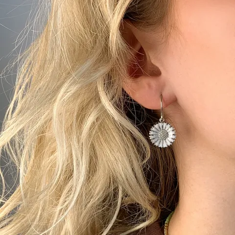 15 mm margriet oorbellen in gerodineerd zilver - Marie