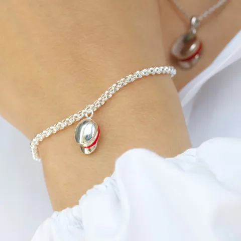 rode armband in zilver met studenten pet in zilver