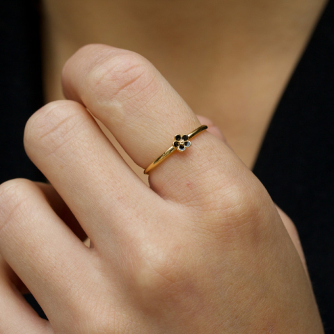 5 mm margriet zwart ring in verguld sterlingzilver