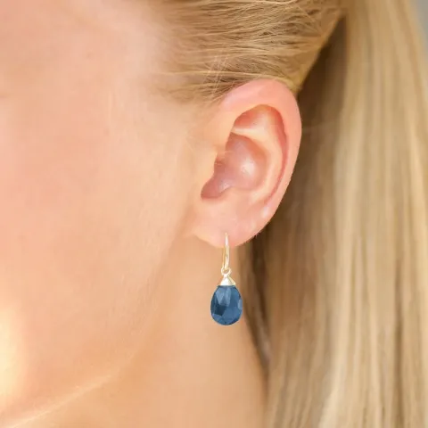 oorbellen in 9 karaat goud met donkerblauw kristal
