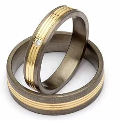 Trouwringen in titanium en goud 0,025 ct