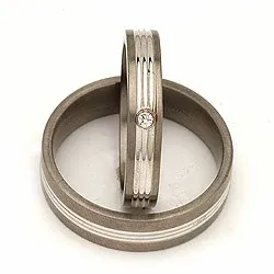 Trouwringen in 14 karaat titanium en goud 0,025 ct