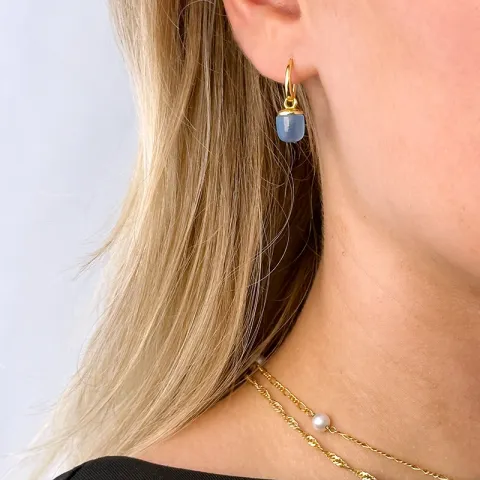 blauwe calcedon oorbellen in verguld zilver