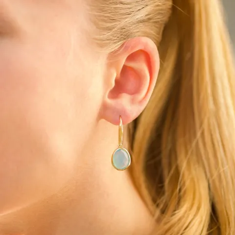 blauwe calcedon oorbellen in verguld zilver