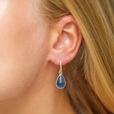 druppel donkerblauw donkerblauw kristal oorbellen in zilver - Loom Stones
