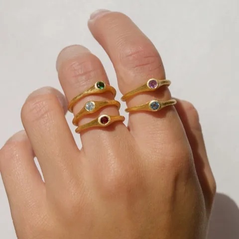 donkerblauw kristal ring in verguld sterlingzilver - Loom Stones