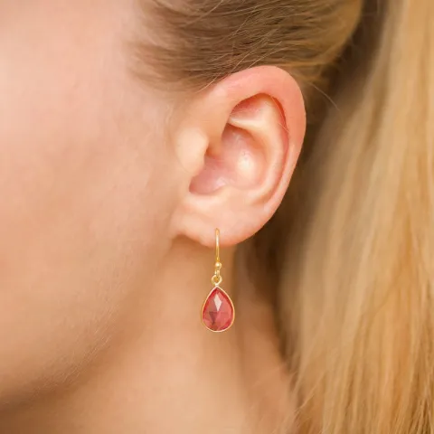 druppel pink kristal oorbellen in verguld zilver