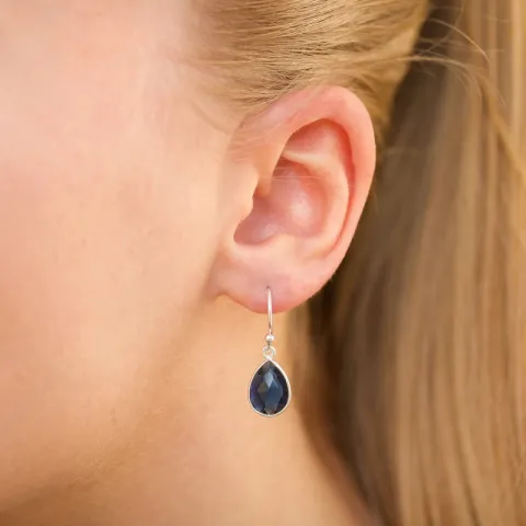 druppel synthetisch blauwe saffier oorbellen in zilver