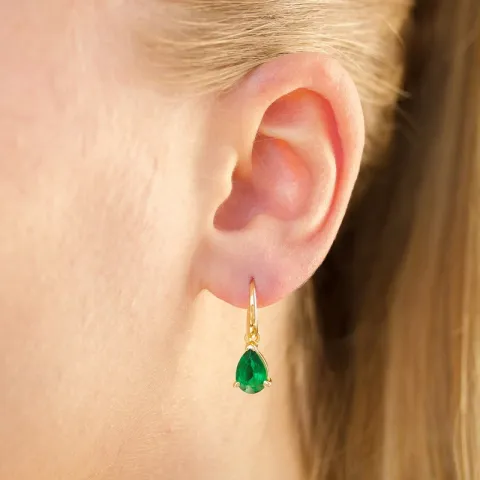druppel donkergroen kristal oorbellen in verguld zilver