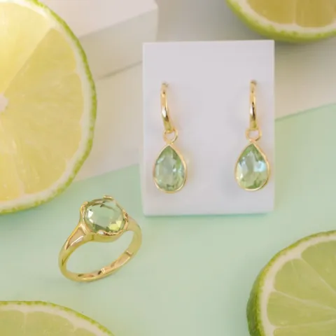 lichtgroene kristal ring in verguld messing - Eliné