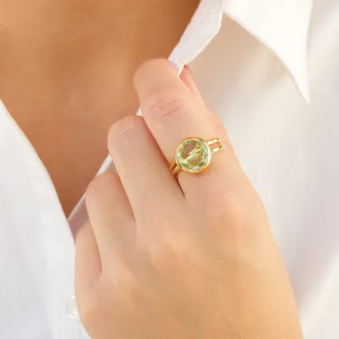 lichtgroene kristal ring in verguld messing - Loom Stones