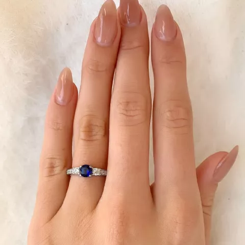 Ringen: blauwe zirkoon ring in gerodineerd zilver