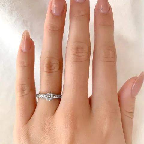 witte zirkoon ring in gerodineerd zilver