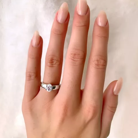 Eenvoudige ovale zirkoon ring in zilver