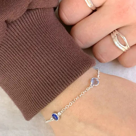 rond armband in zilver met hanger in zilver