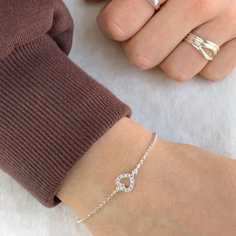 hart armband in zilver met hartjes hanger in zilver