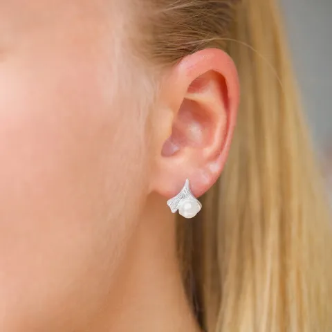 bloem parel oorbellen in zilver