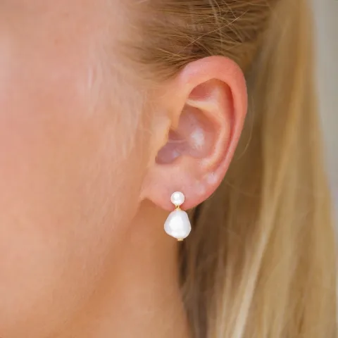 8 - 9 mm parel oorbellen in verguld zilver