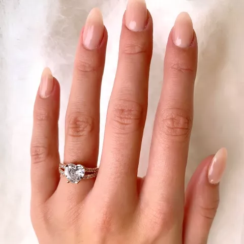 Hart ring in zilver met een roze coating