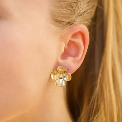 Bloem oorclips in verguld sterlingzilver met zwart gerhodineerd zilver