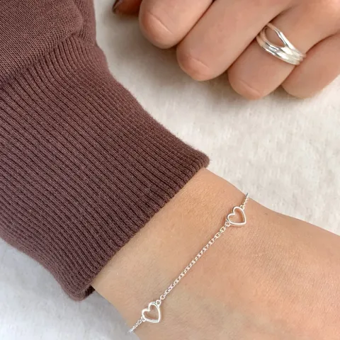 Hart armband in zilver met hartjes hanger in zilver