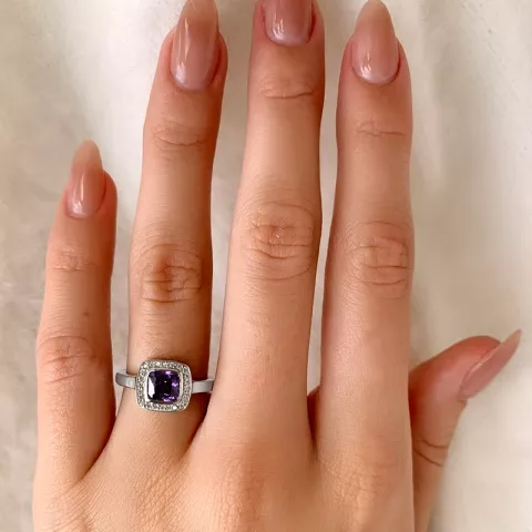 Vierkant paarse zirkoon ring in zilver