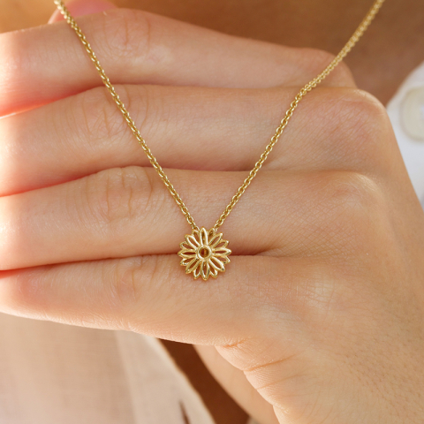 Geboorte bloem april madeliefjes hanger in verguld sterlingzilver