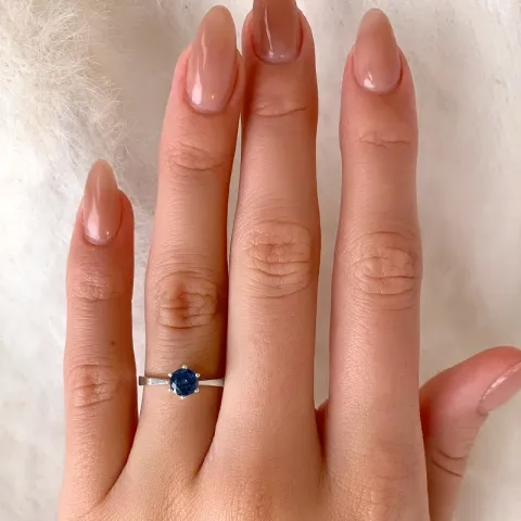 blauwe saffier solitaire ring in zilver