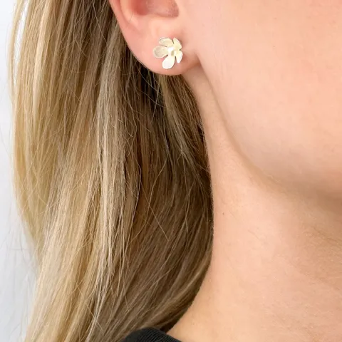 bloem parel oorsteker in zilver