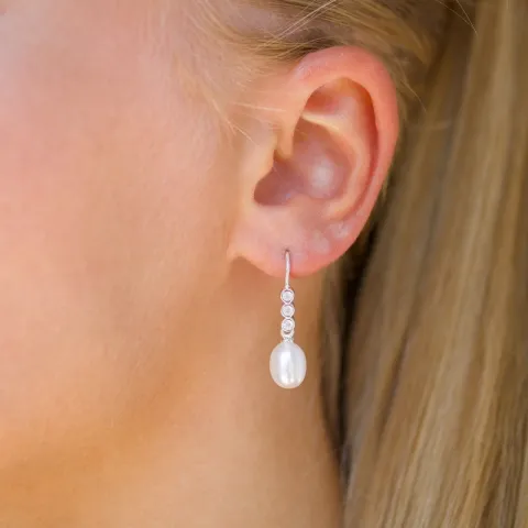 lange parel oorbellen in zilver