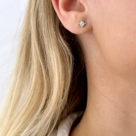 2 x 0,20 ct solitaire oorbel in 14 karaat witgoud met diamant