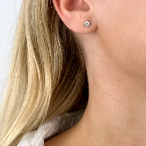 2 x 0,20 ct solitaire oorbel in 14 karaat witgoud met diamant