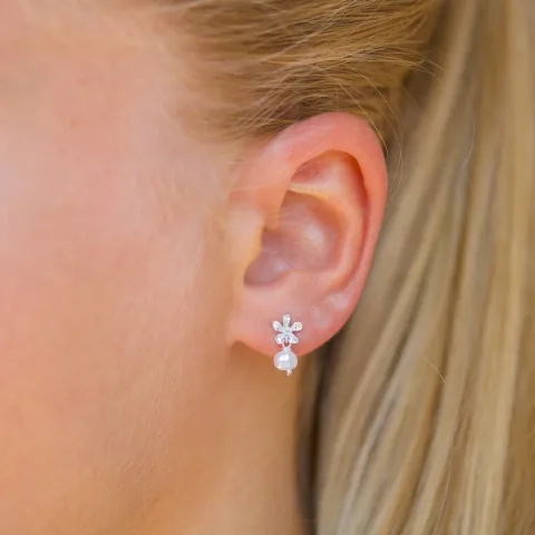 bloem parel oorbellen in zilver