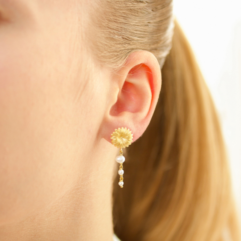 bloem parel ketting oorbellen in verguld messing - Eliné