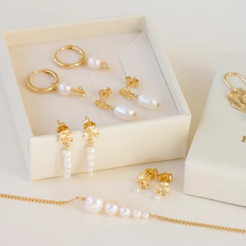 Enamel Mio Pearl oorsteker in verguld sterlingzilver